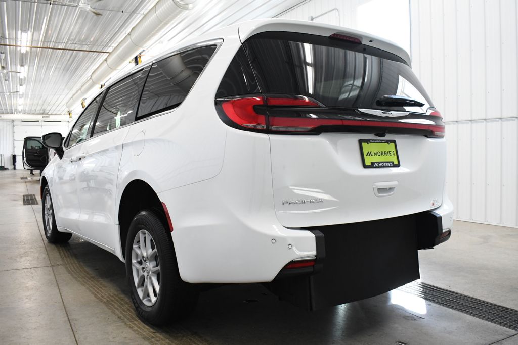 Used 2026 White Chrysler Select image 6