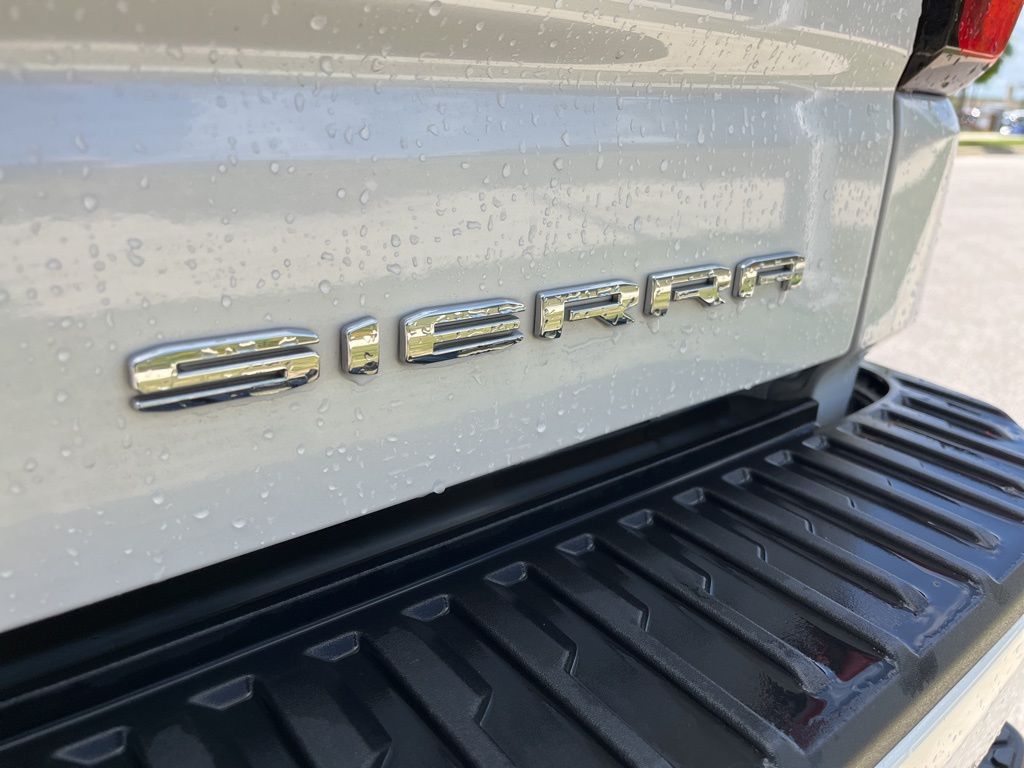 2023 GMC Sierra 1500 Denali Ultimate 9