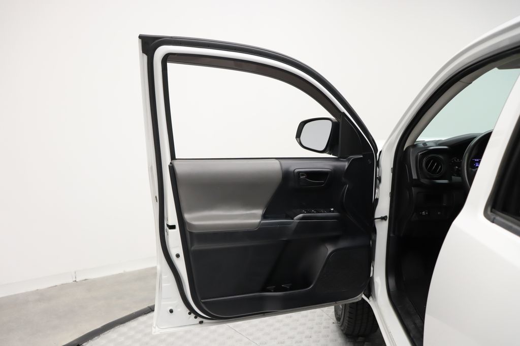 Thumbnail: 2018 Toyota Tacoma - 16