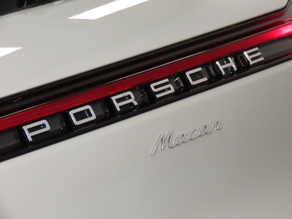 Thumbnail: 2026 Porsche Macan - 12