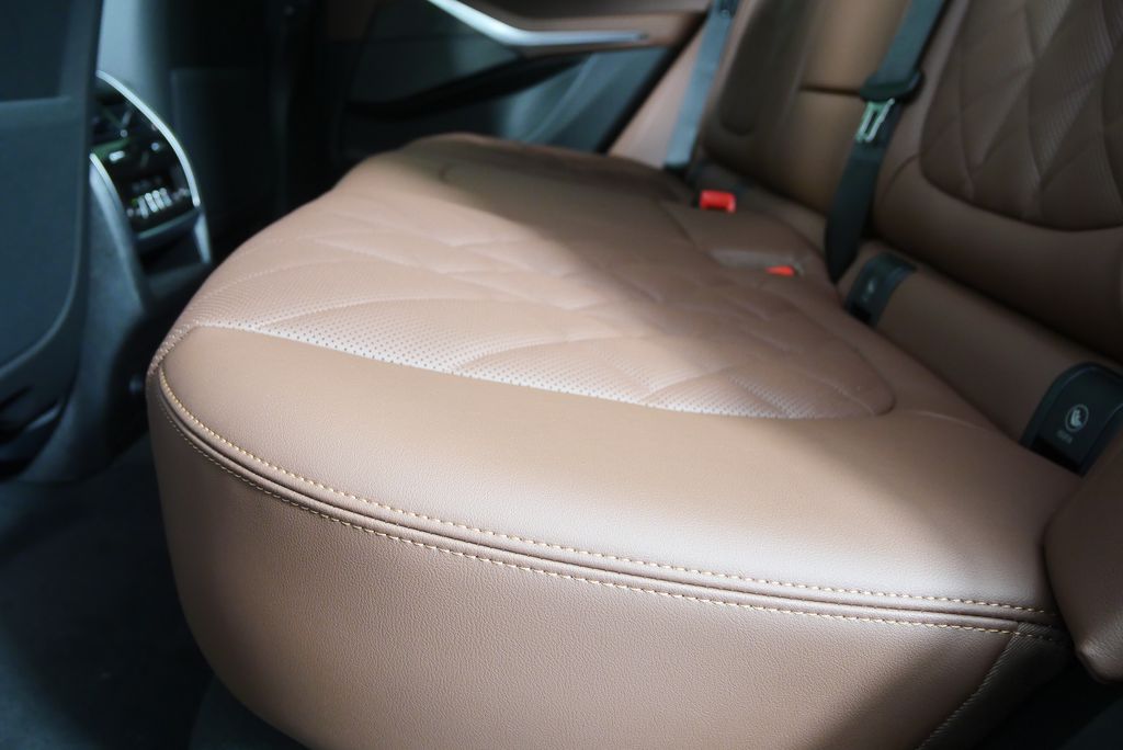 Thumbnail: 2026 BMW X5 - 15