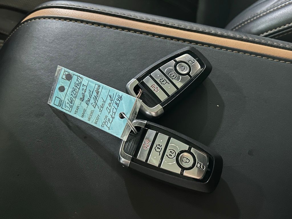 Used 2023 Agate Black Metallic Ford Platinum image 64