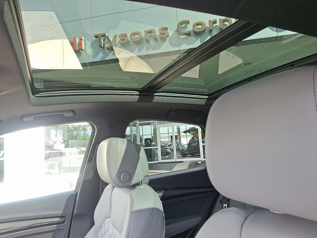 Thumbnail: 2025 Audi SQ5 - 14