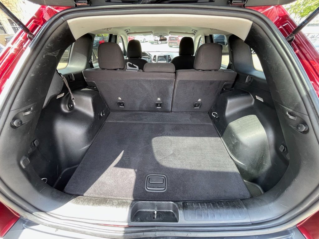 2019 Jeep Cherokee Latitude Red at Community Kia
