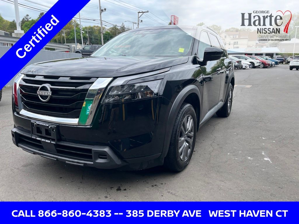 2025 Nissan Pathfinder SV