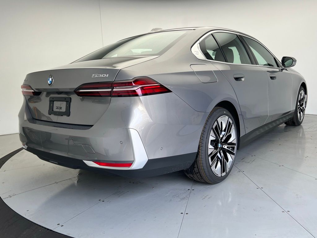 Thumbnail: 2026 BMW 5 Series - 3