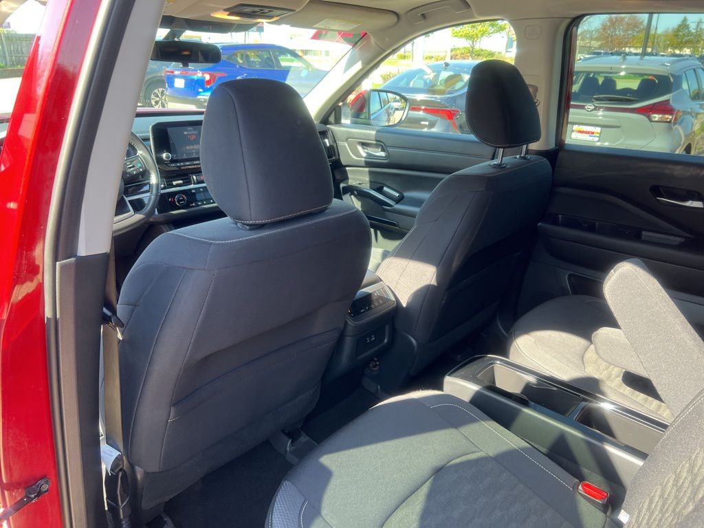 2022 Nissan Pathfinder SV photo