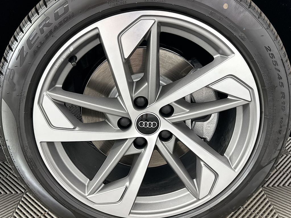 Thumbnail: 2025 Audi Q3 - 30