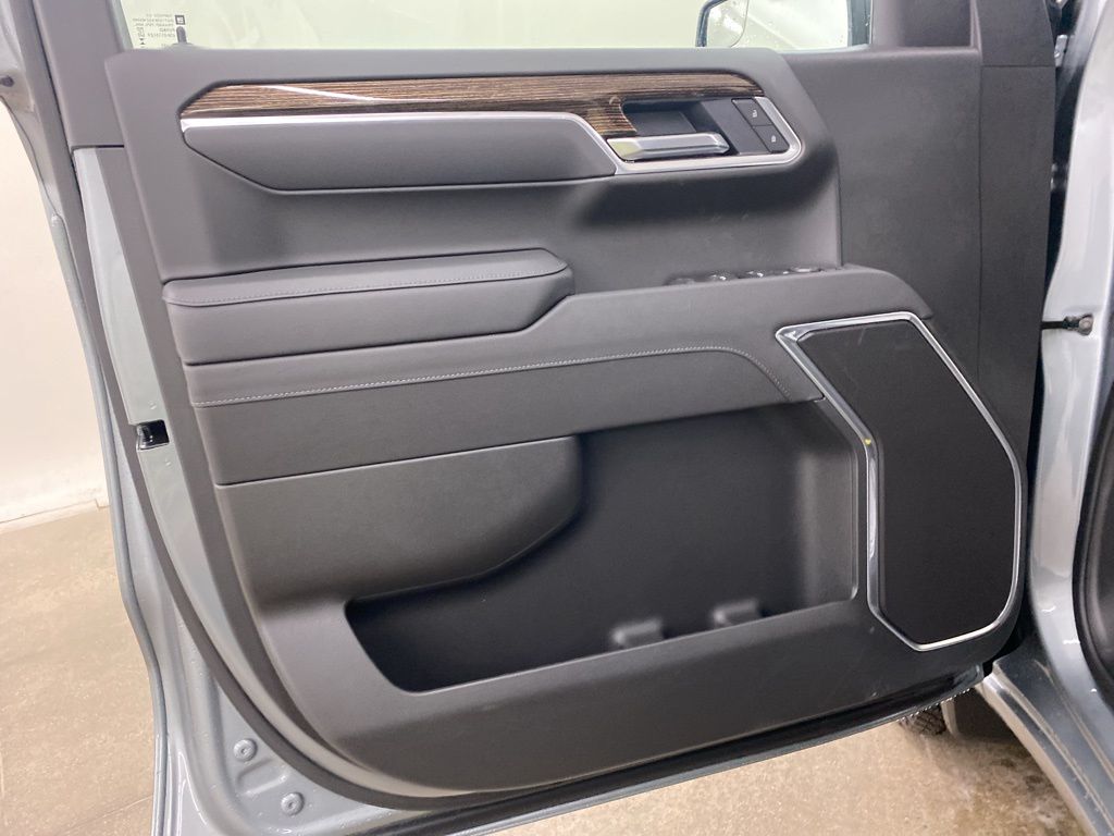 2025 GMC Sierra 1500 SLE photo