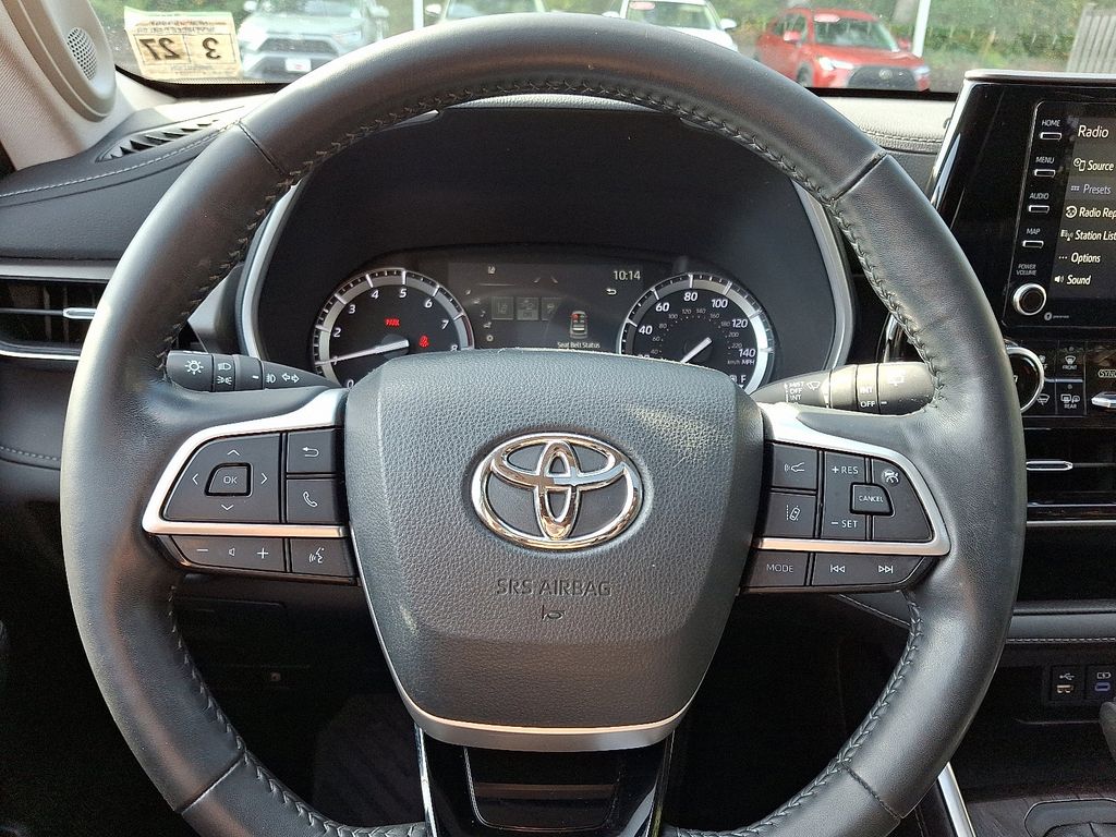 Thumbnail: 2022 Toyota Highlander - 20