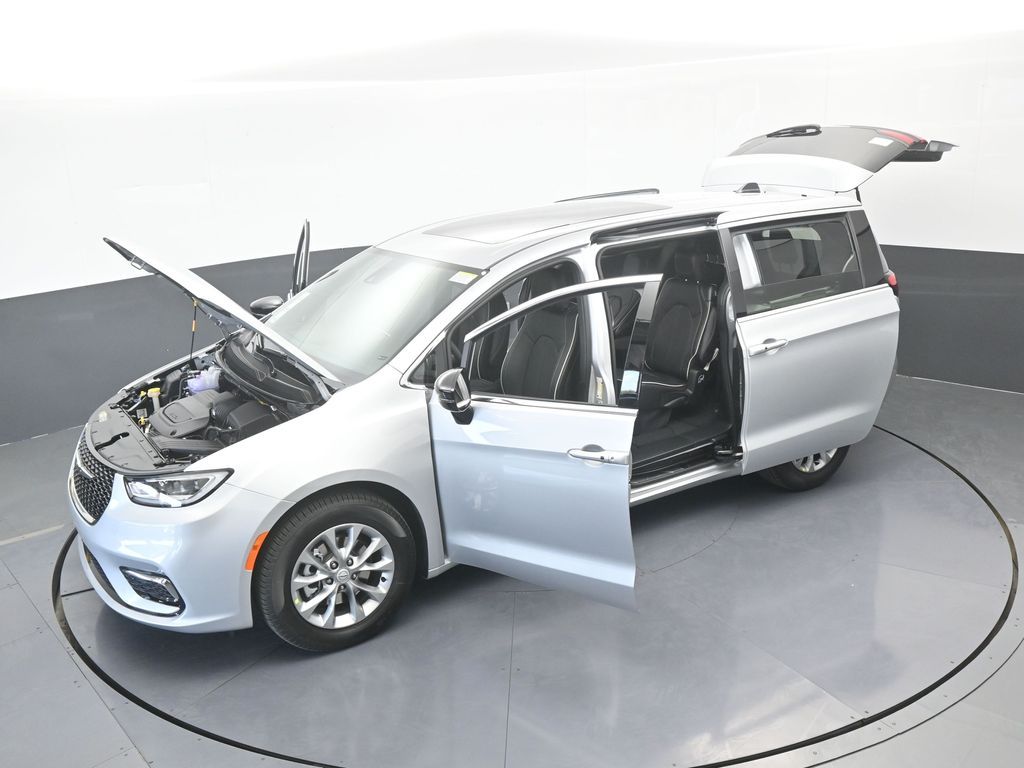 New 2026 Silver Mist Clearcoat Chrysler Limited image 65