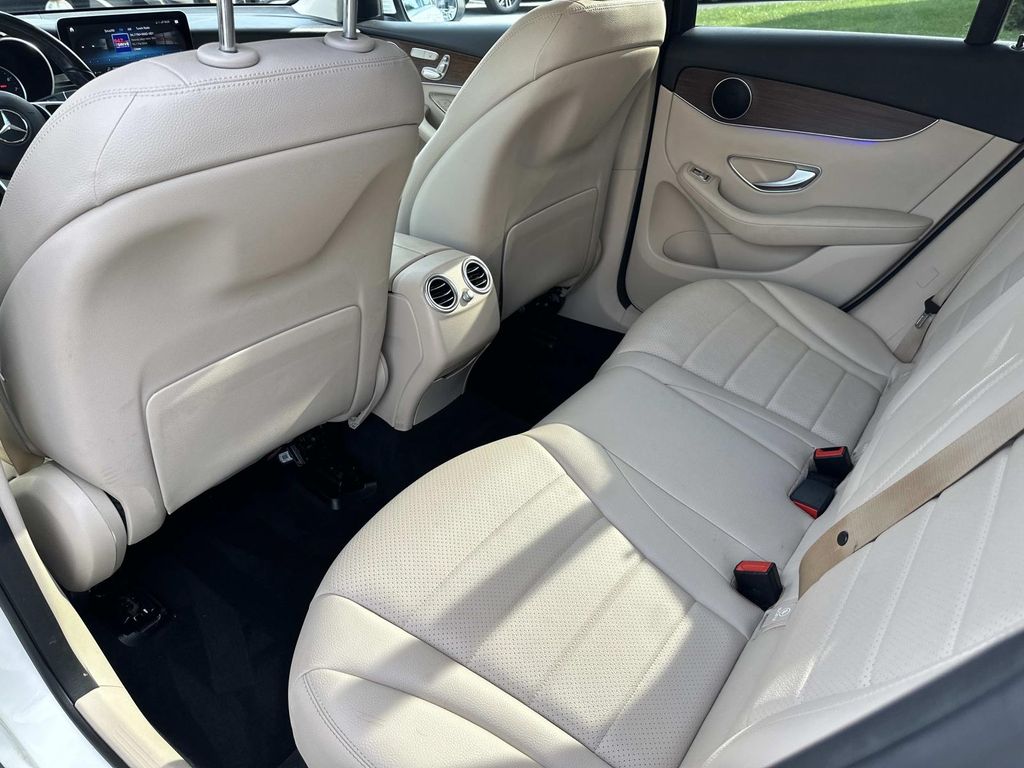 Thumbnail: 2022 Mercedes-Benz GLC - 30