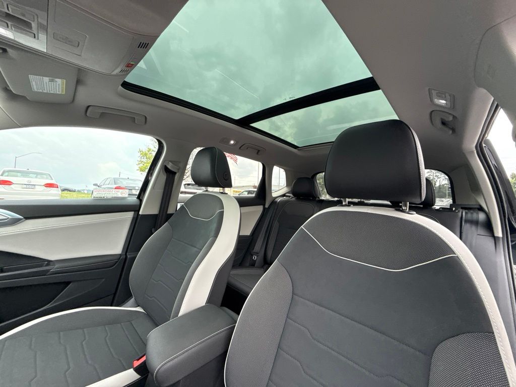 2025 Volkswagen Taos 1.5T SE Black at Sutliff Volkswagen