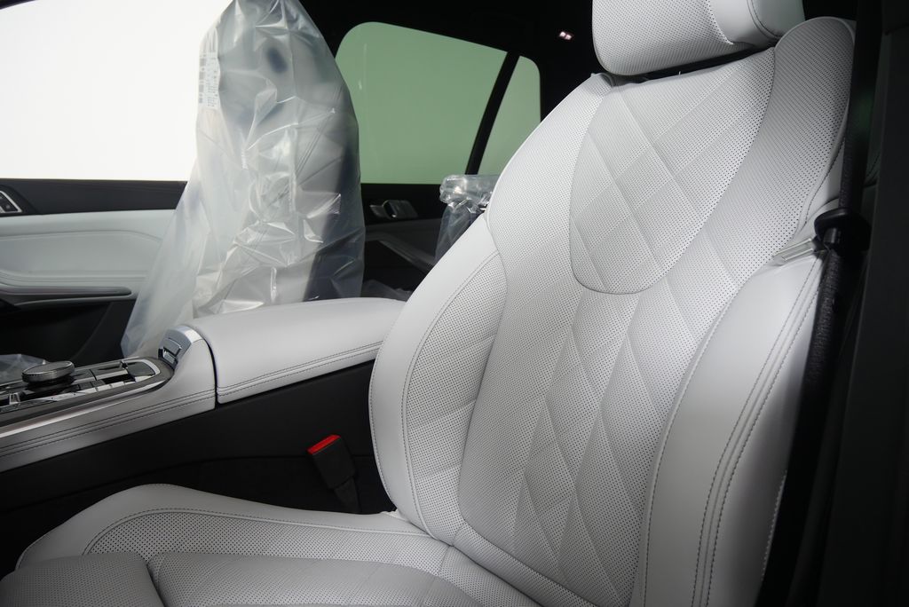 Thumbnail: 2026 BMW X5 - 11