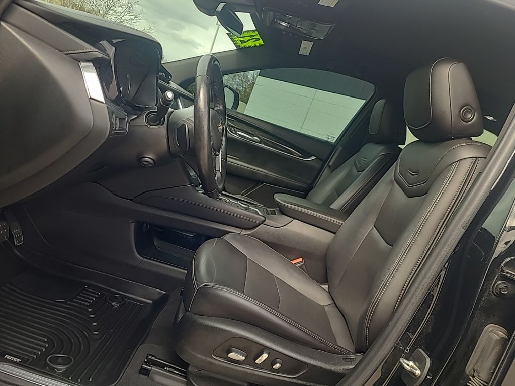 used 2021 Cadillac XT5 car, priced at $25,632
