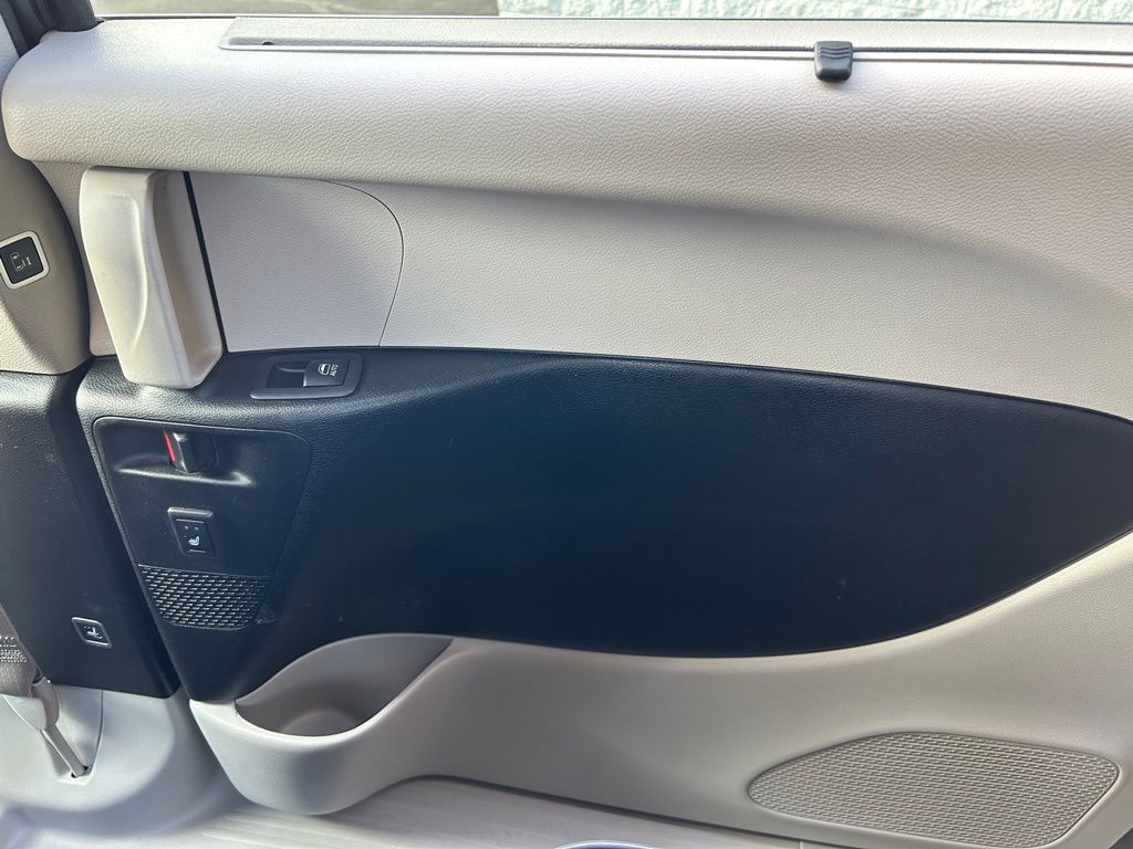 Thumbnail: 2019 Chrysler Pacifica - 27