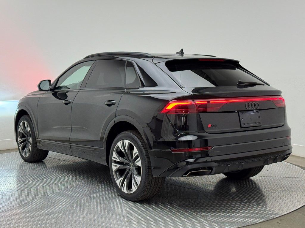 Thumbnail: 2025 Audi Q8 - 9