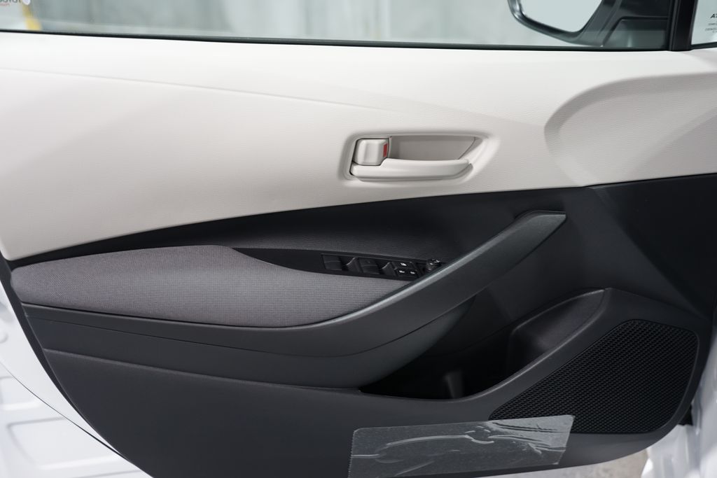 2025 Toyota Corolla LE 27