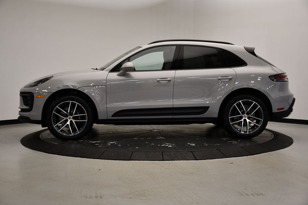 Thumbnail: 2025 Porsche Macan - 2