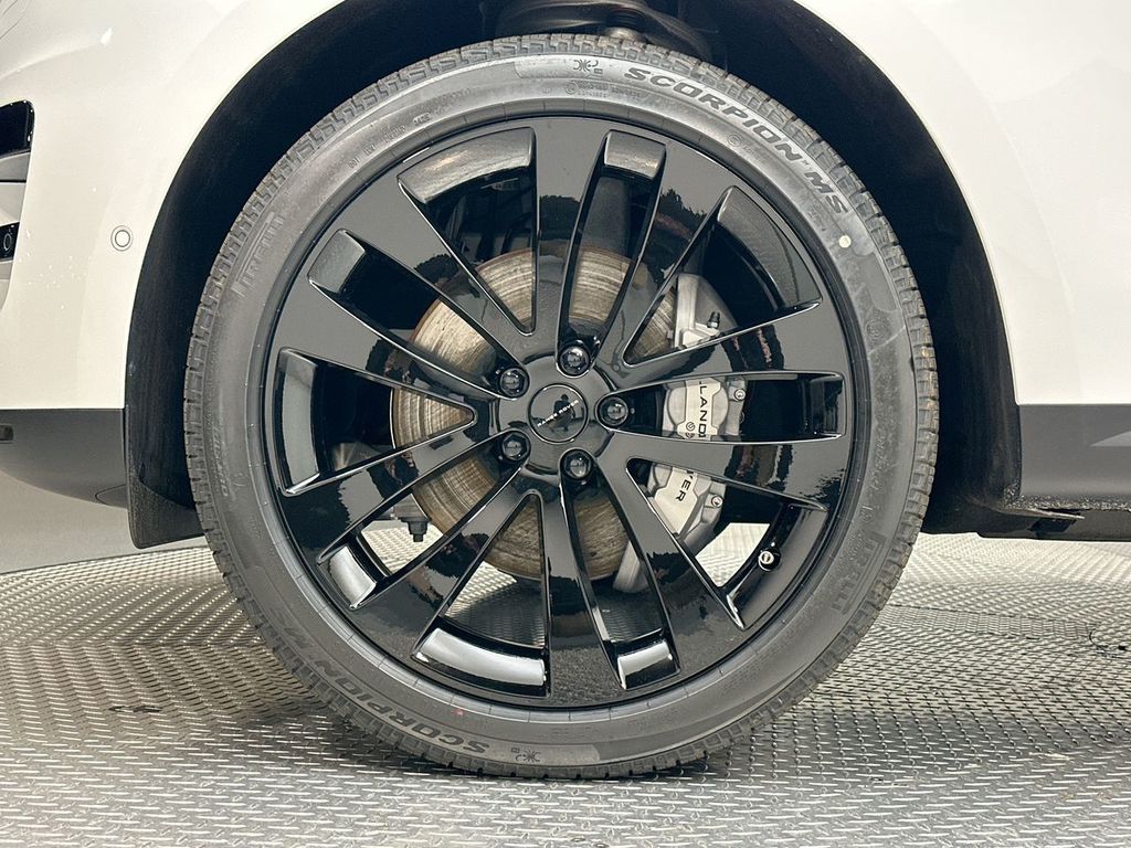 Thumbnail: 2026 Land Rover Range Rover Sport - 5