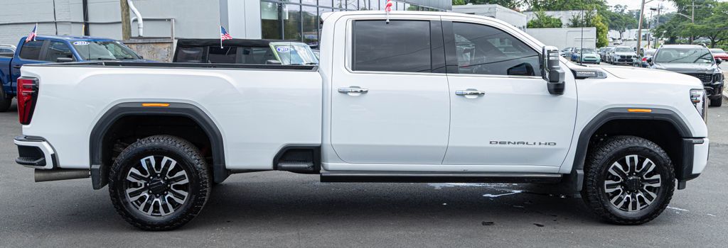 Used 2025 White GMC Denali Ultimate image 7