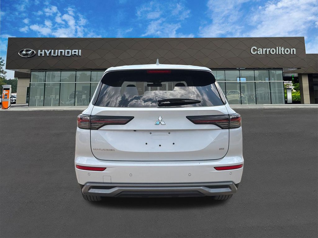 Used 2025 White Mitsubishi SE image 6