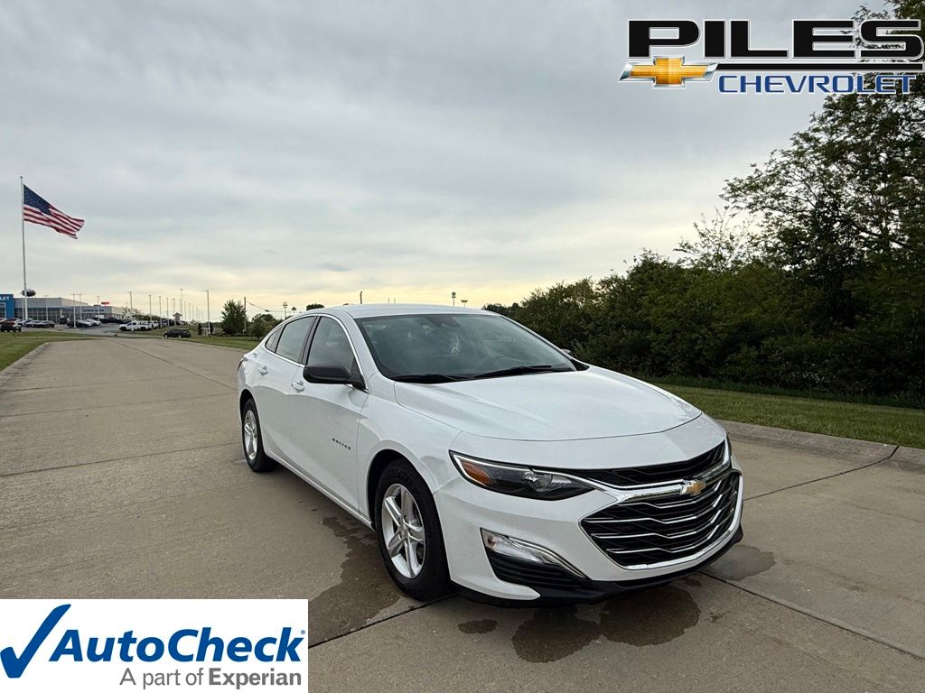 Summit White 2023 Chevrolet Malibu Sedan Front-Wheel Drive Continuously Variable Transmission