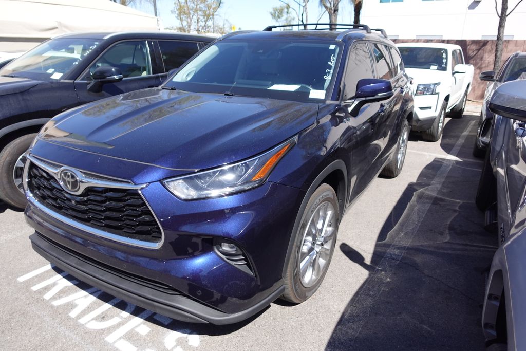 Used 2021 Toyota Highlander SUV
