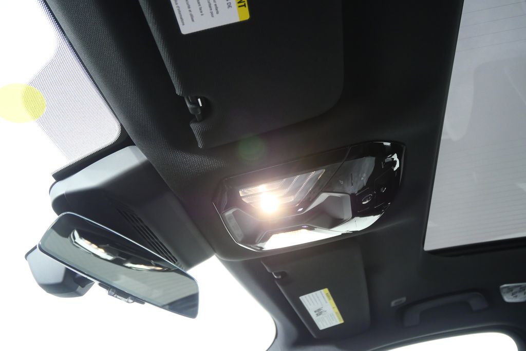 Thumbnail: 2026 BMW 7 Series - 21