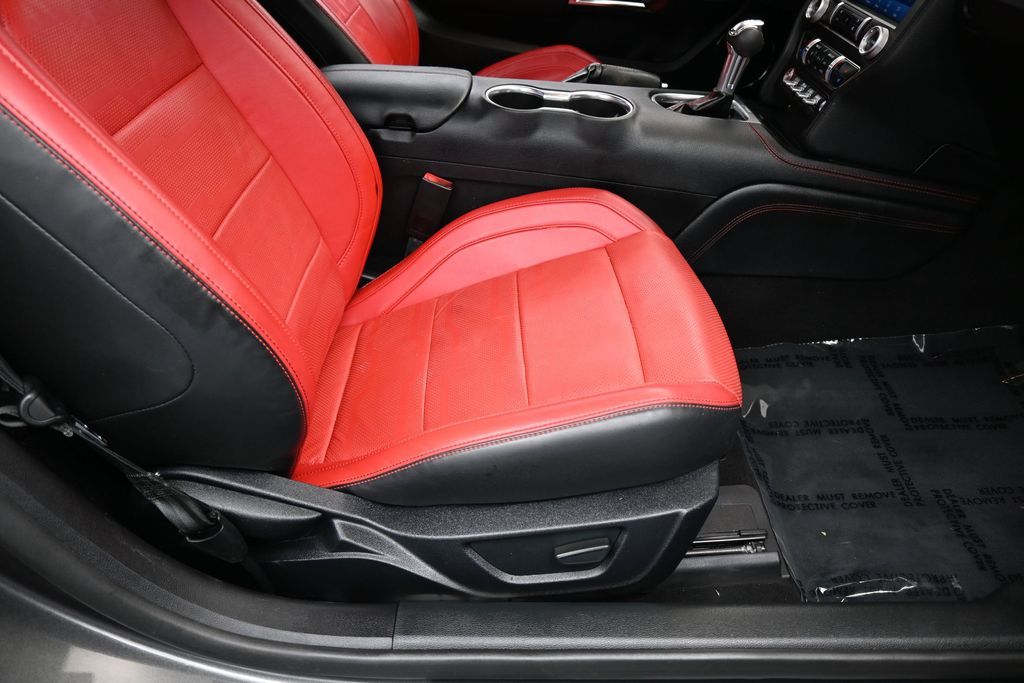 Used 2020 Magnetic Ford GT Premium image 31