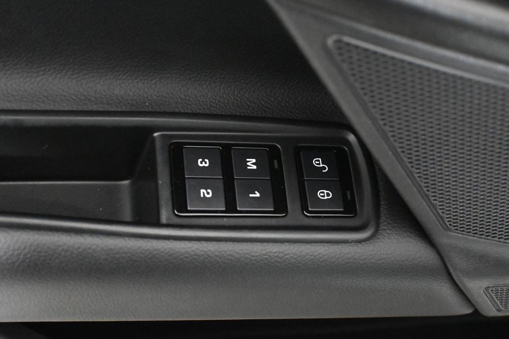 Thumbnail: 2018 Jaguar XE - 32