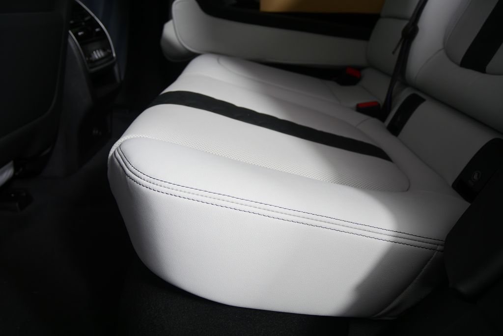 Thumbnail: 2026 BMW X6 - 17