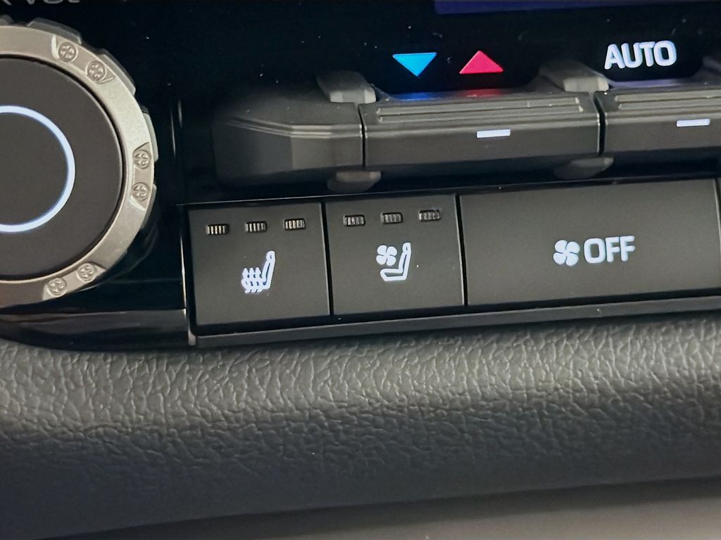 2026 Toyota Tundra Limited - Photo 21