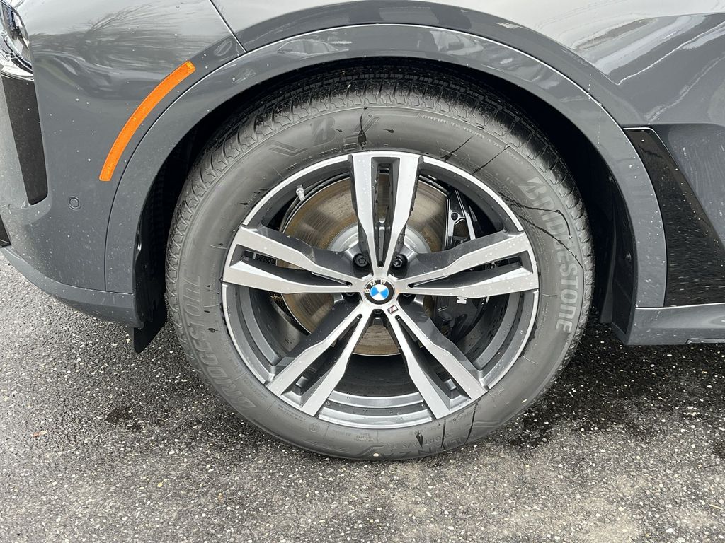 Thumbnail: 2026 BMW X7 - 10