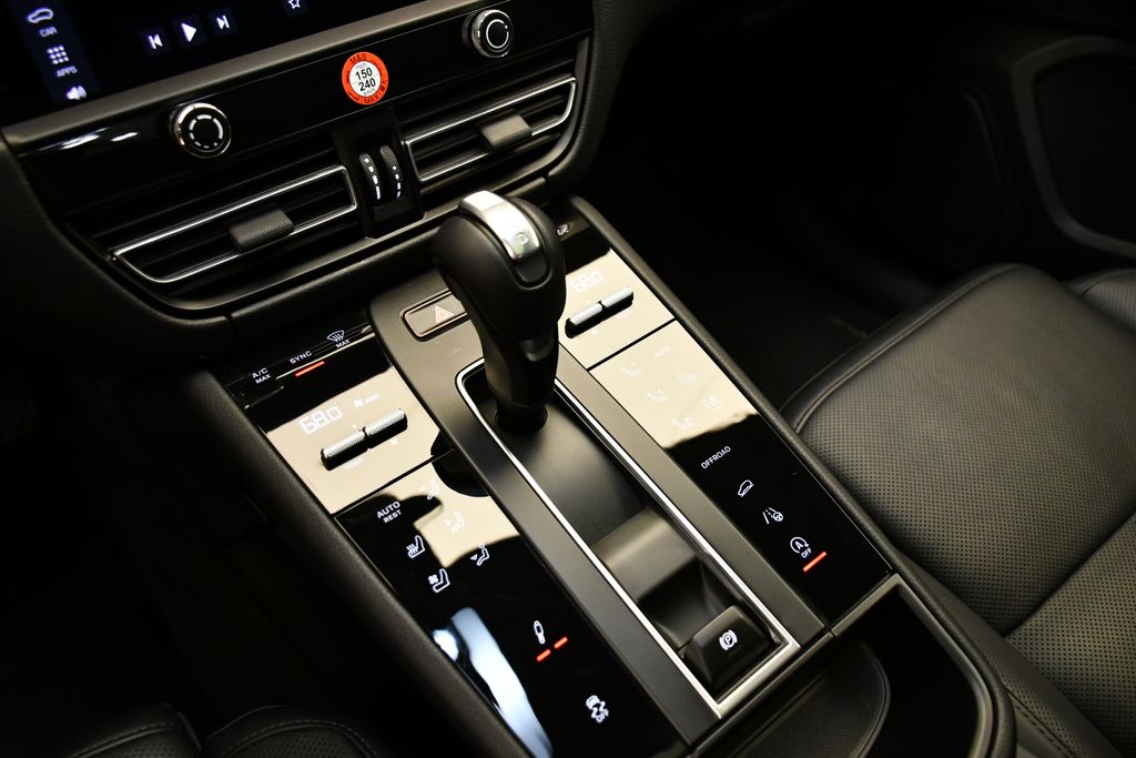 Thumbnail: 2025 Porsche Macan - 28