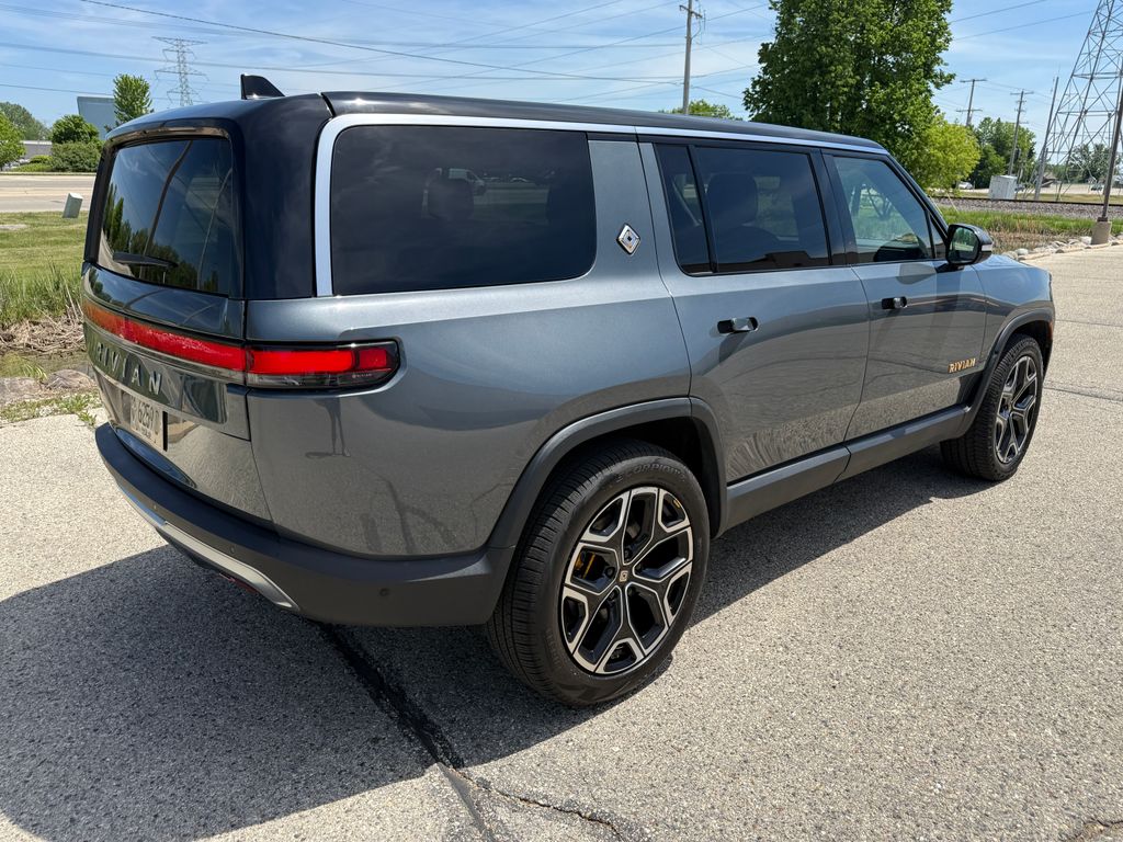 Rivian R1S