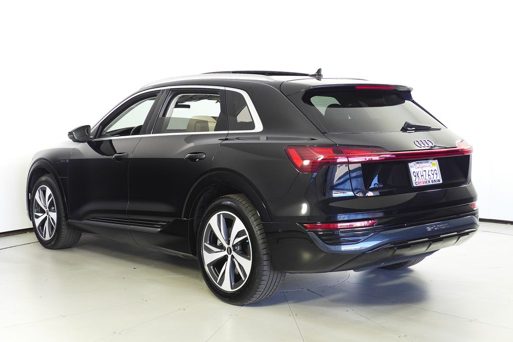 Thumbnail: 2024 Audi Q8 e-tron - 9