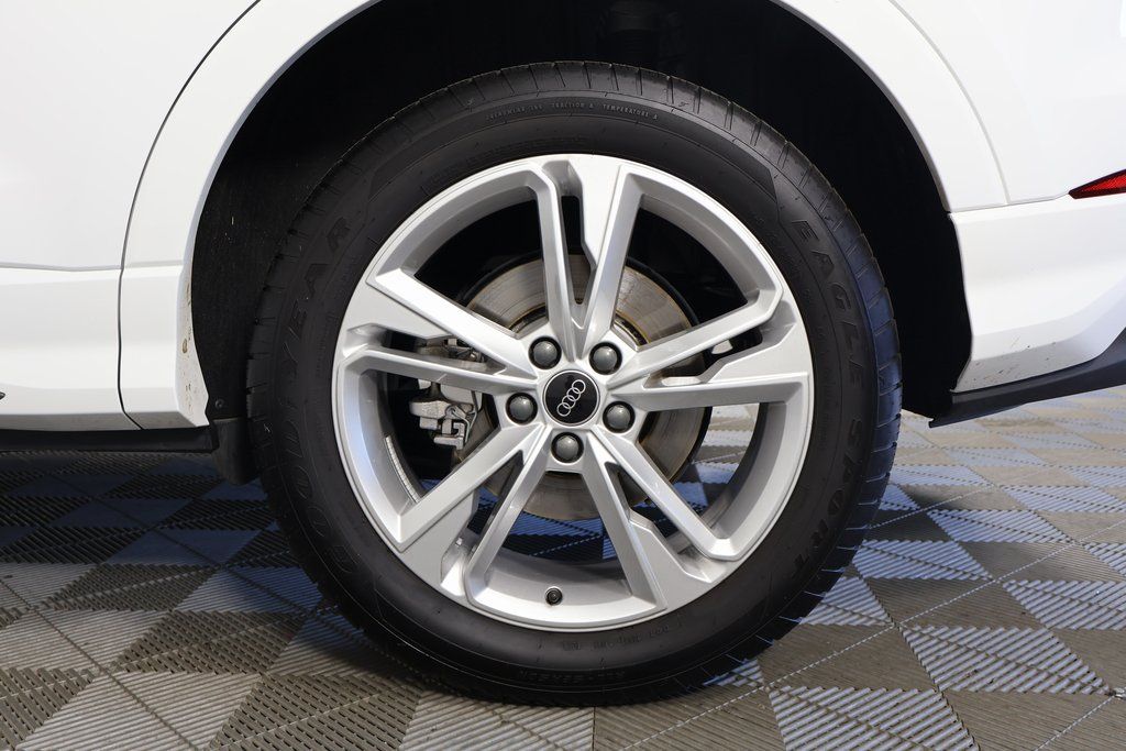 Thumbnail: 2024 Audi Q3 - 16