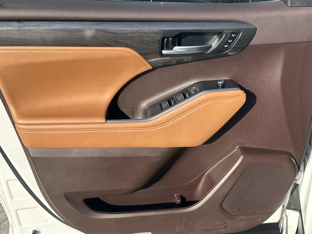 Thumbnail: 2021 Toyota Highlander - 16