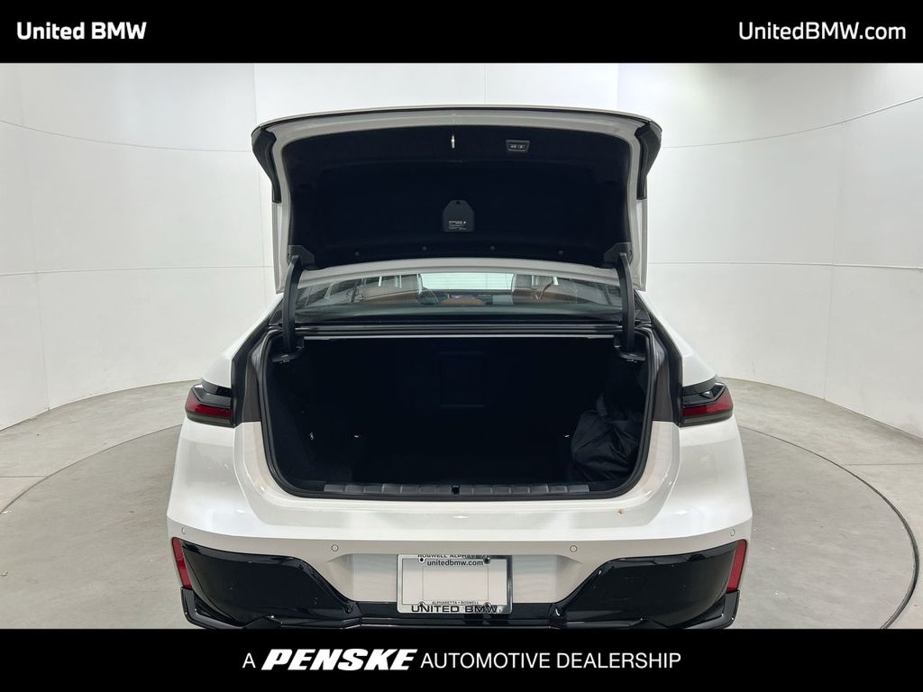 Thumbnail: 2026 BMW 7 Series - 22