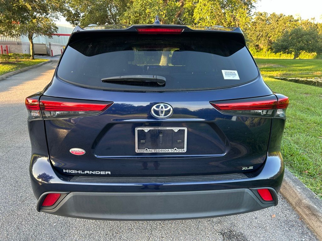Thumbnail: 2023 Toyota Highlander - 4