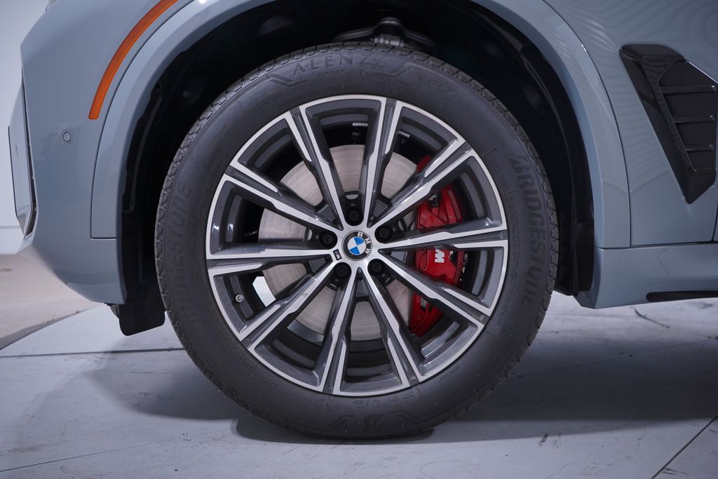 2025 BMW X5 M60i 2