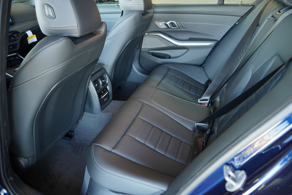 Thumbnail: 2026 BMW 3 Series - 20