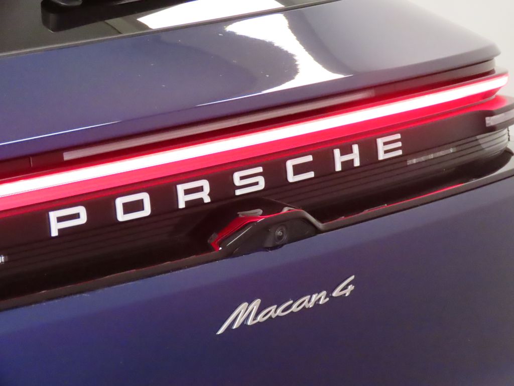 Thumbnail: 2024 Porsche Macan - 12