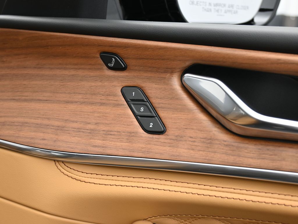 New 2025 Diamond Black Crystal Pearlcoat Jeep Summit image 49