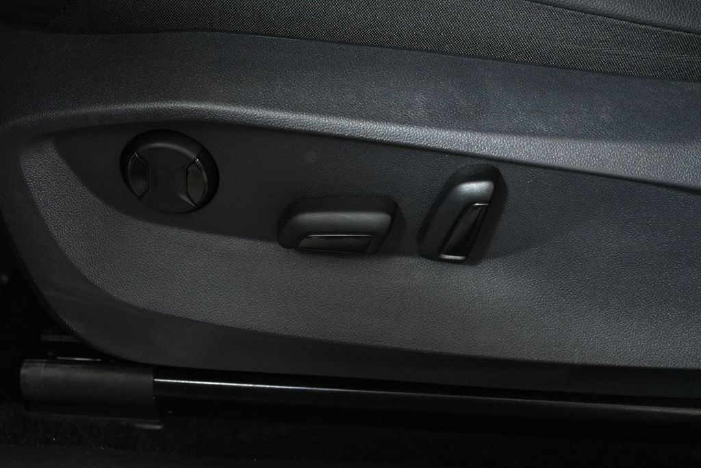 Thumbnail: 2023 Volkswagen Tiguan - 29