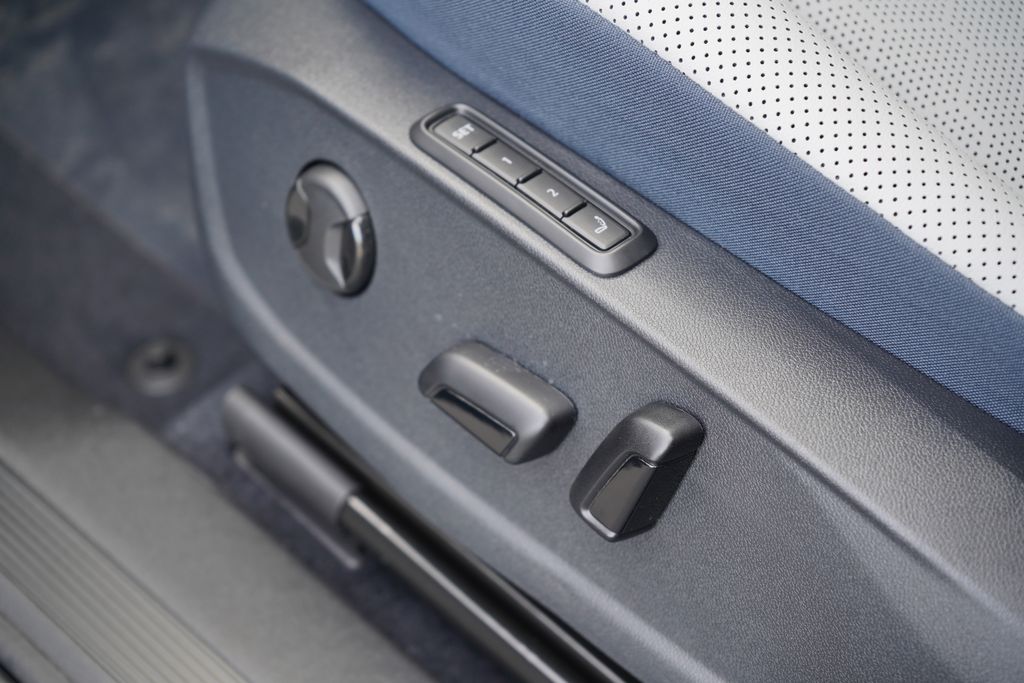 2025 Volkswagen ID.4 Pro S 8
