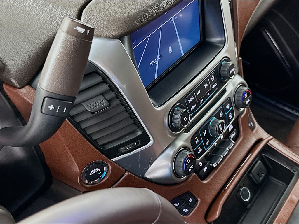 Thumbnail: 2015 Chevrolet Suburban - 17