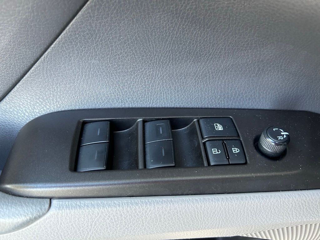 Thumbnail: 2023 Toyota Camry - 17