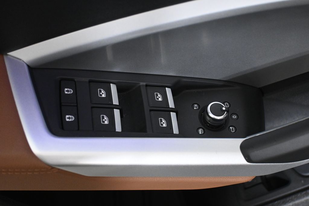 Thumbnail: 2025 Audi Q3 - 30